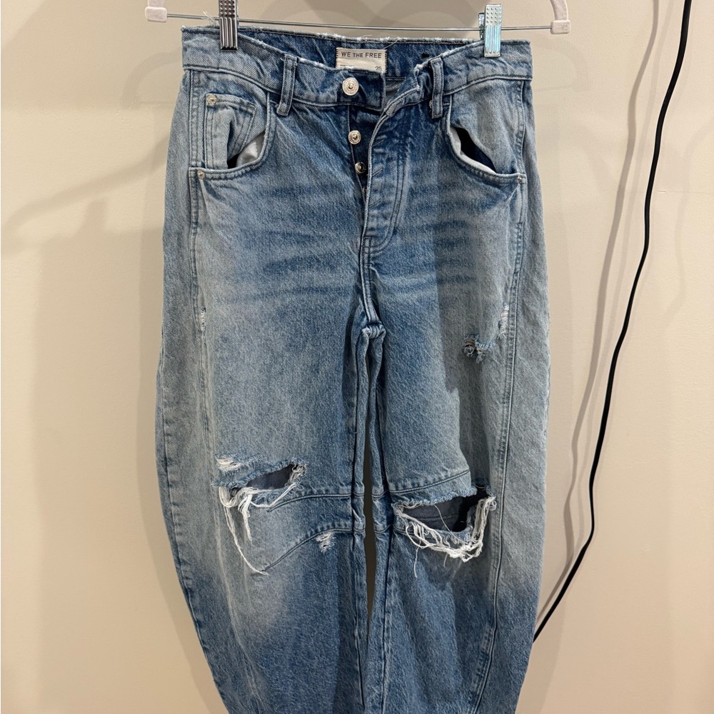 We The Free Light Blue Distressed Women's barrel Jeans